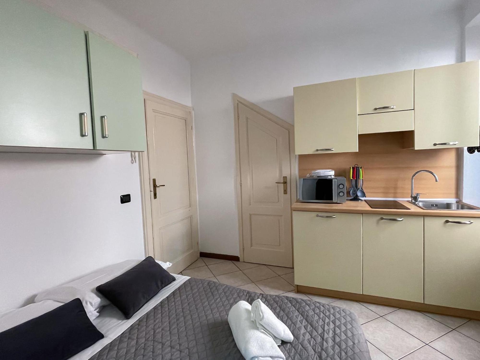 Roncati 7 Center Town Studio Apartments Bellagio Luaran gambar