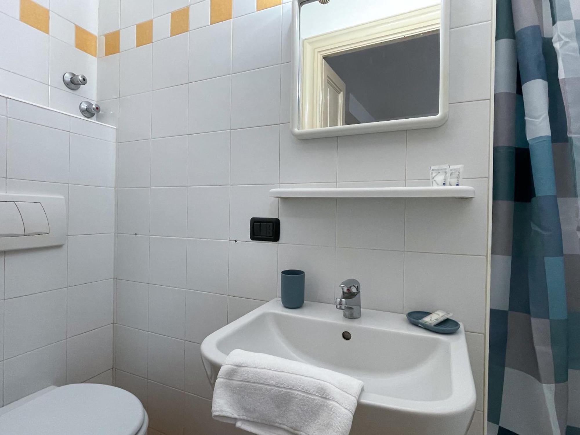 Roncati 7 Center Town Studio Apartments Bellagio Luaran gambar