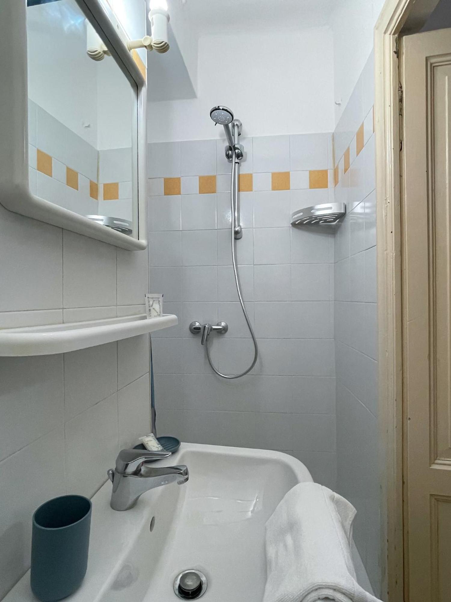 Roncati 7 Center Town Studio Apartments Bellagio Luaran gambar
