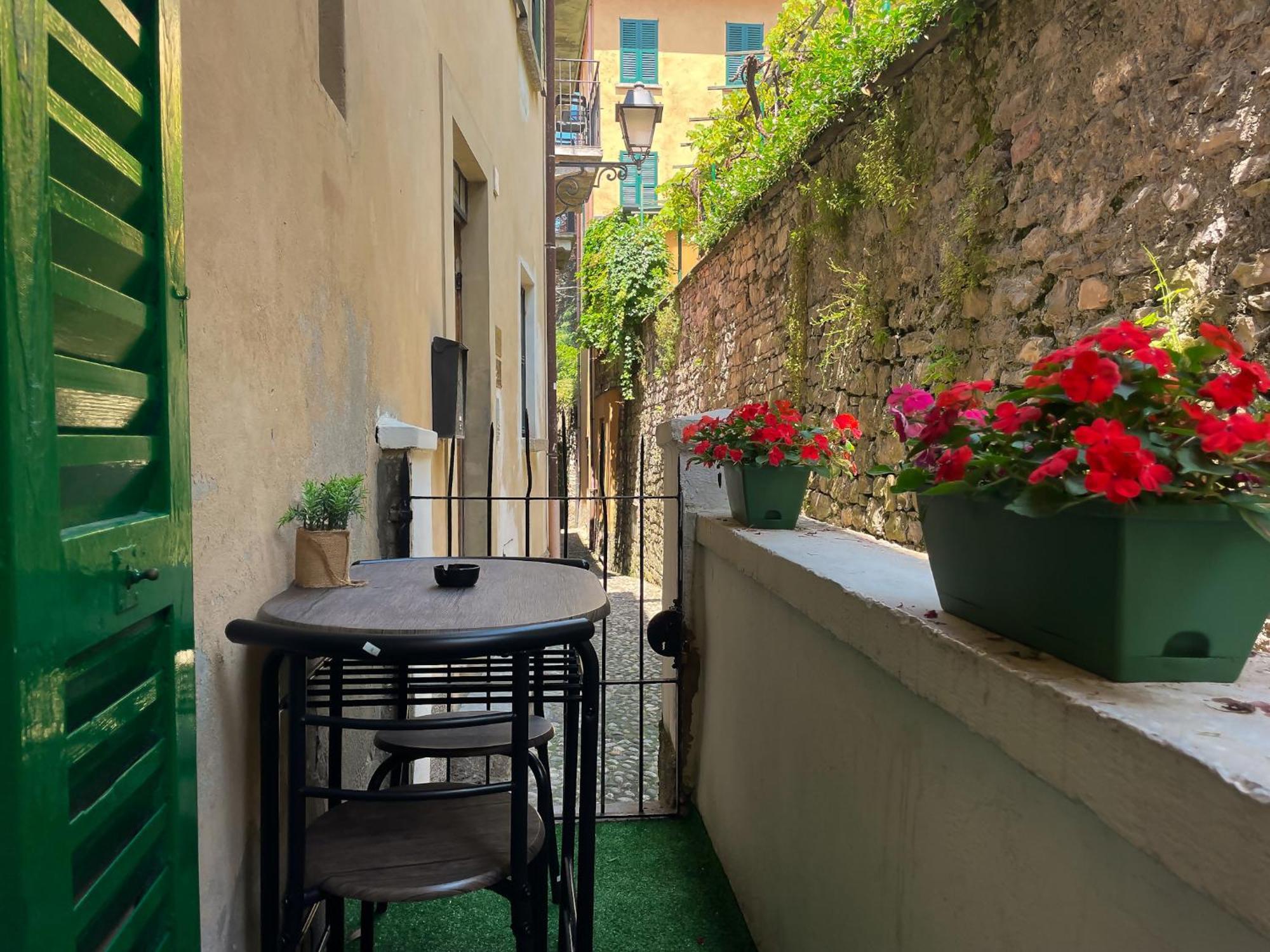 Roncati 7 Center Town Studio Apartments Bellagio Luaran gambar